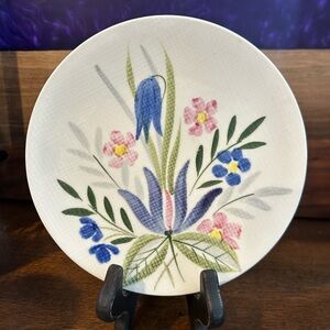 RED WING POTTERY HAND PAINTED
"COUNTRY GARDEN" PATTERN 6.25"
BREAD DESSERT PLATE